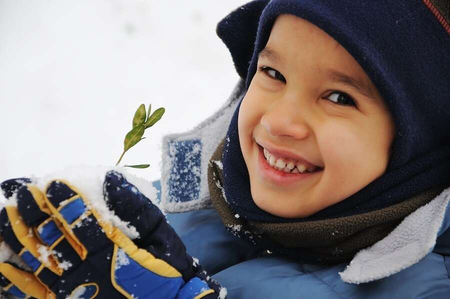 bigstock-kid-snow-26662577
